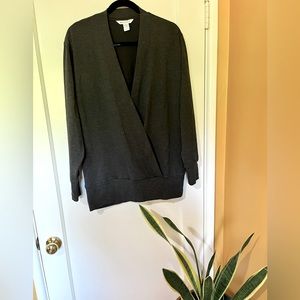 NWOT Athleta Purana V Neck Wrap Sweatshirt Size Medium